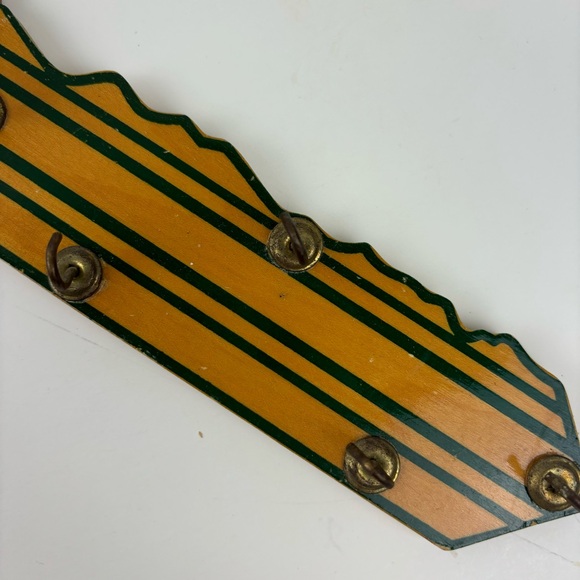 Vintage wooden key shaped wall plaque-fawn deer/key keeper - Picture 3 of 8